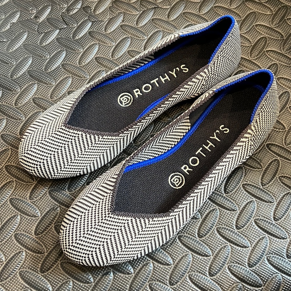 Rothys Sz 7 Chevron style, Lightly worn with new insole